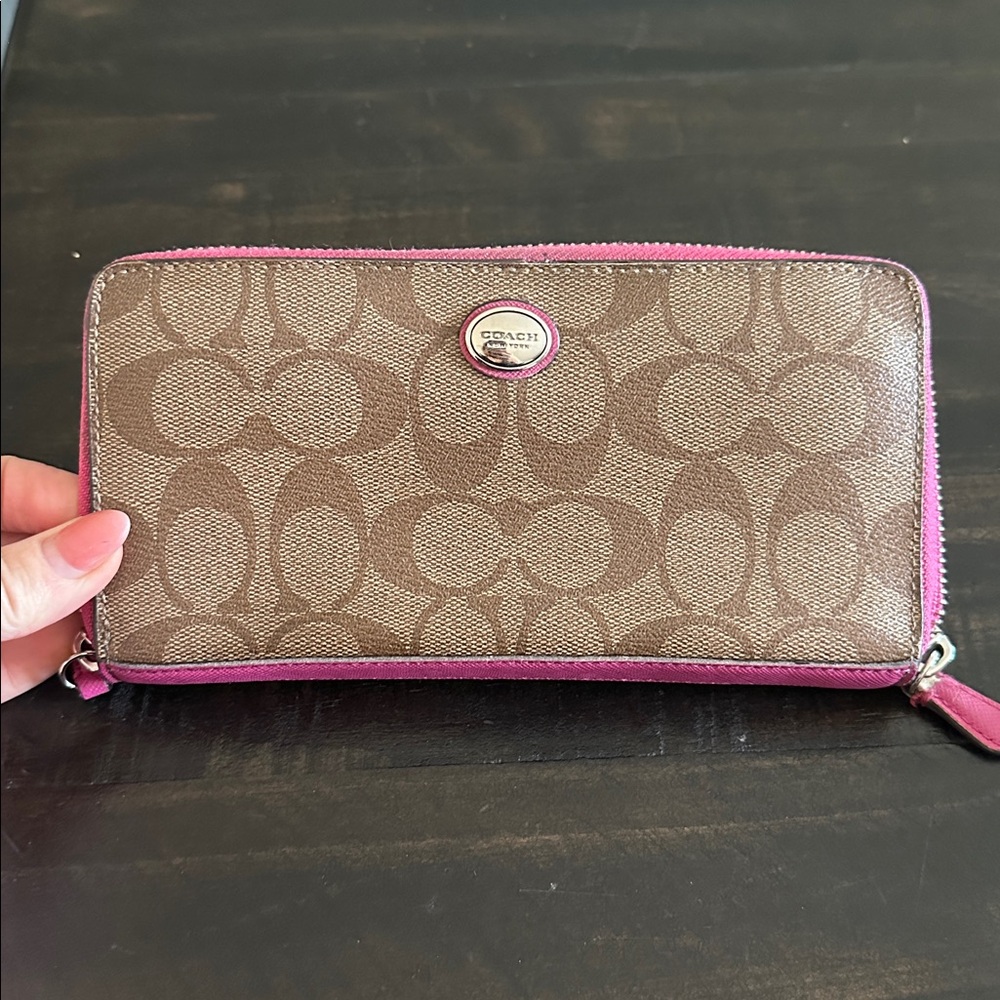 Coach Wallets - Picture 9 of 16